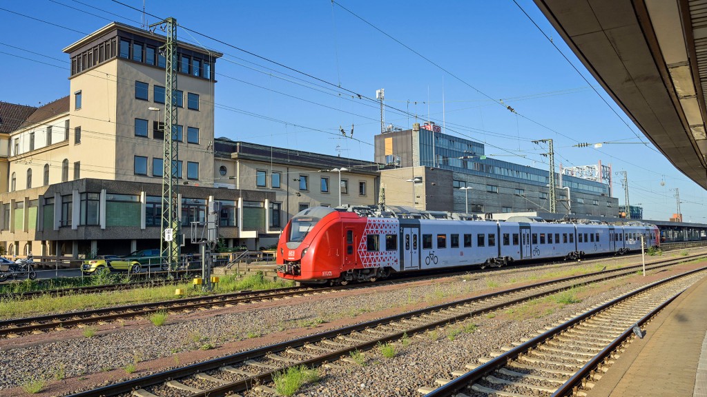 Ein Regionalexpress am Hauptbahnhof Saarbrücken