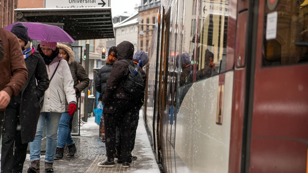 Saarbahn-Passagiere im Winter 