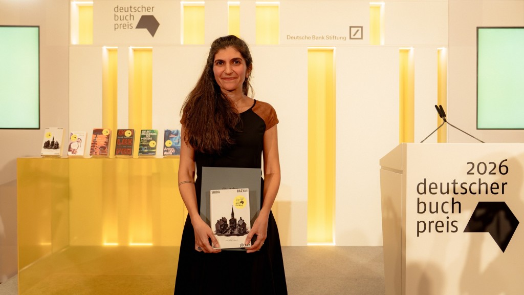 Foto: Shida Bazyar erhält den Deutschen Buchpreis 2026