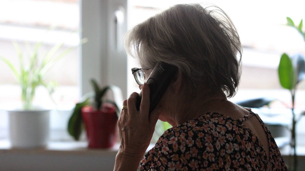 Eine Frau telefoniert