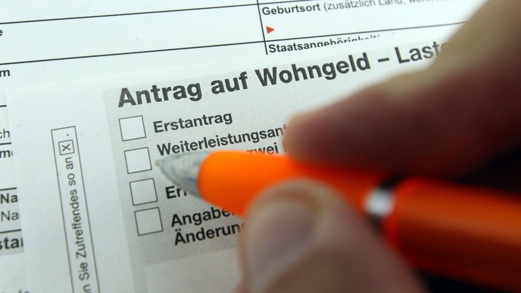 Foto: Wohngeldantrag wird mit Stift ausgefüllt