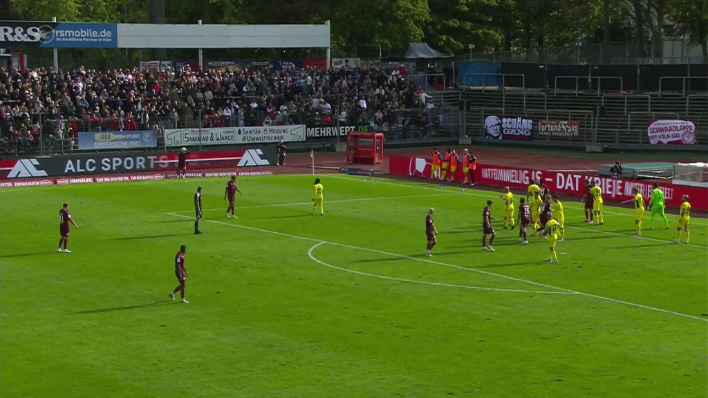 Foto: Szene aus dem Spiel zwischen dem 1. FC Saarbrücken und Fortuna Köln
