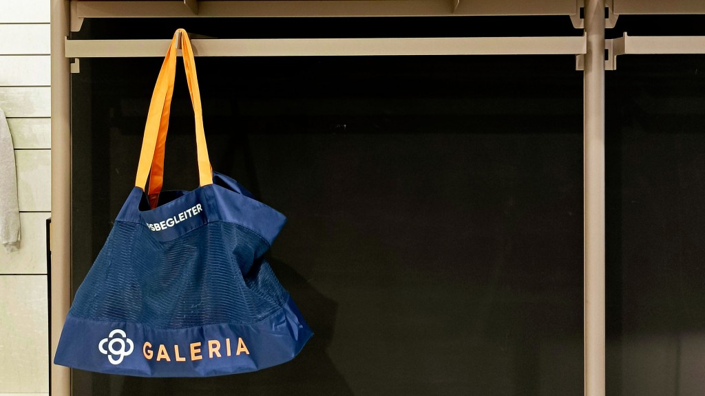 Eine Einkaufstasche von Galeria Kaufhof
