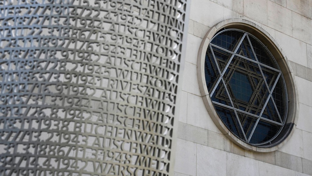 Das Denkmal vor der Synagoge in Saarbrücken.