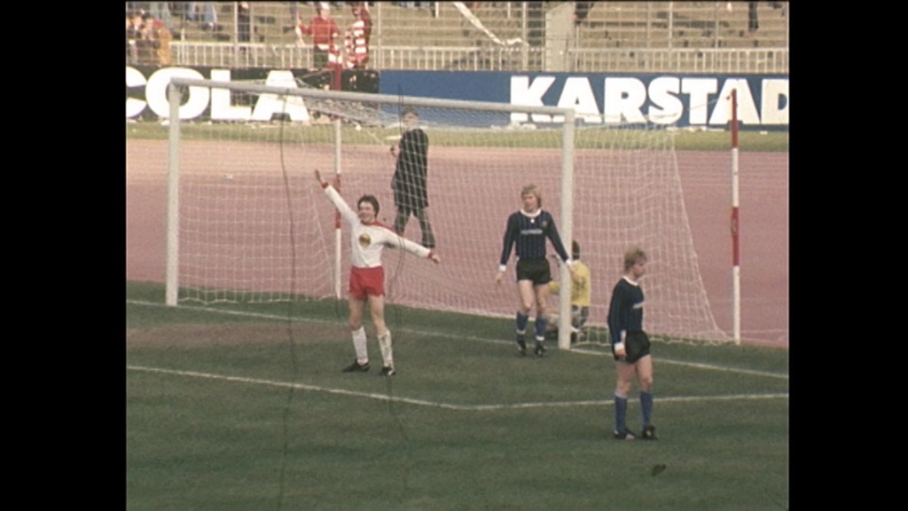 Foto: Eine Archiv-Aufnahme eines Fußballspiels zwischen dem 1. FC Saarbrücken und Düsseldorf