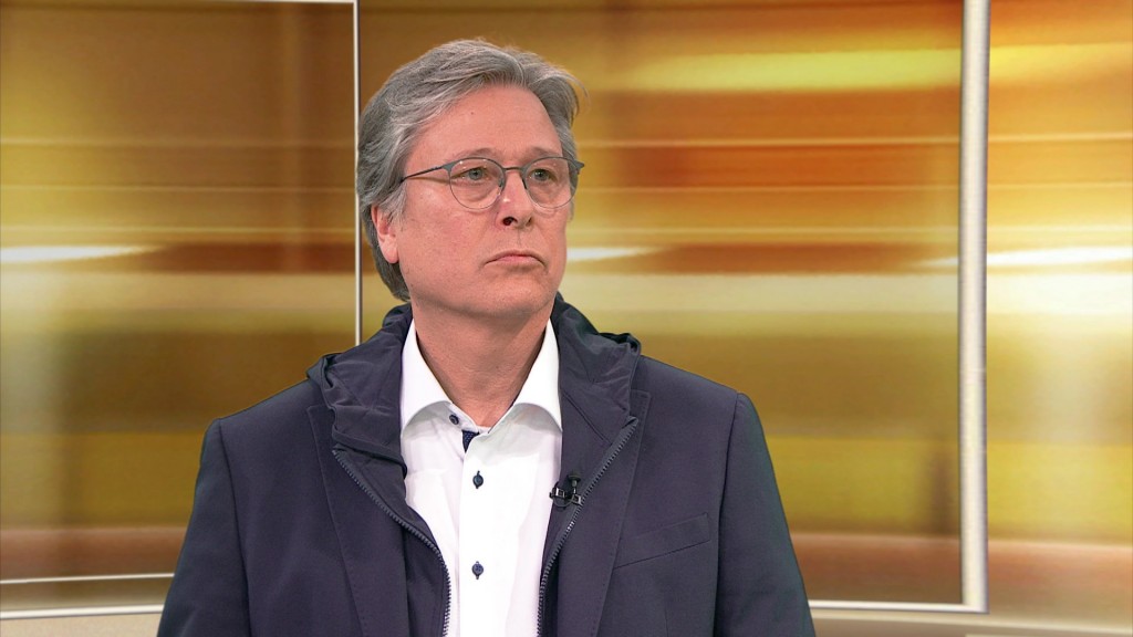 Volker Roth im Kollegengespräch