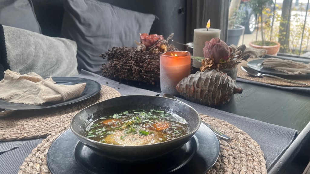 Ochsenschwanzsuppe mit Maultaschen
