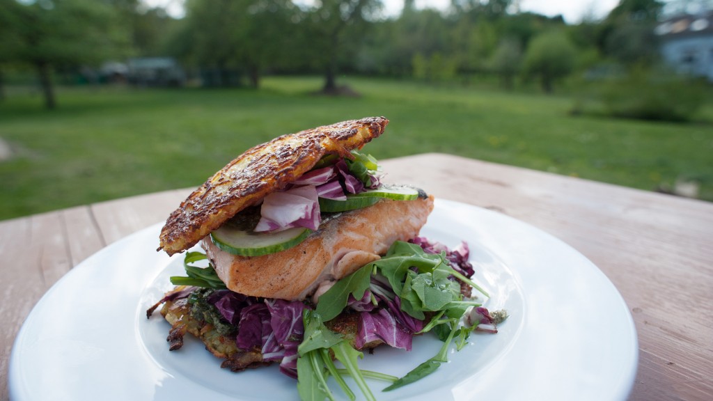 Röstiburger auf Lachs (Foto: Sven Erik Klein)