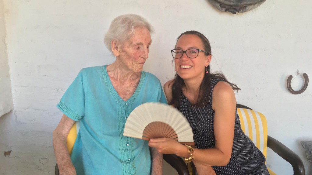 Foto: Die Filmemacherin Sarah Moll mit ihrer Großmutter Lore