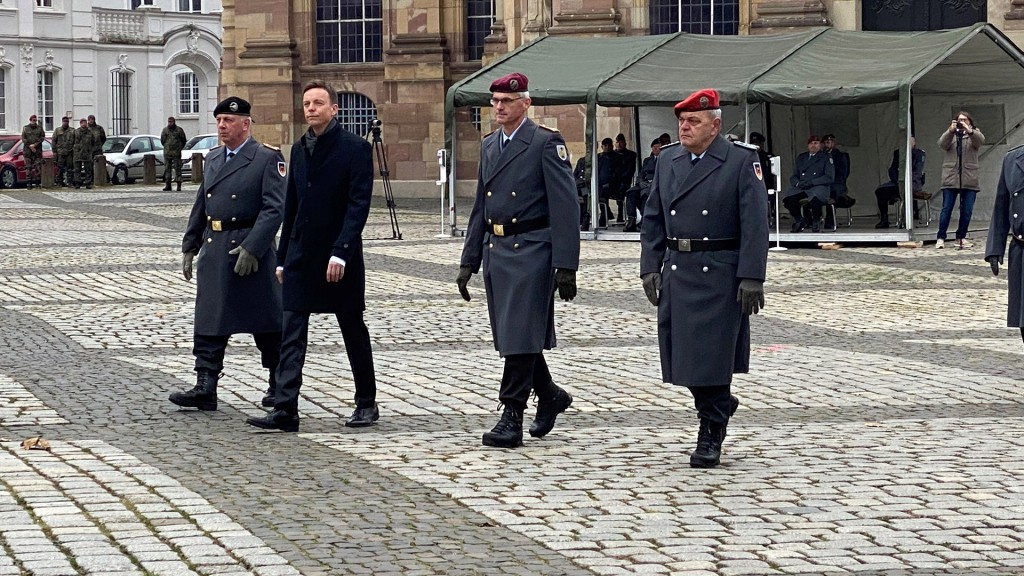 Festakt auf dem Saarbrücker Schlossplatz anlässlich der Gründung der Bundeswehr (Foto: SR/Markus Person)
