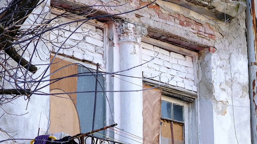 Foto: Balkon eines Wohnhauses
