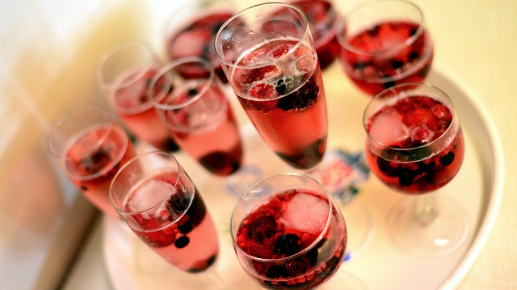 Zehn Gläser Wein und Sekt. (Foto: Pixabay / congerdesign)