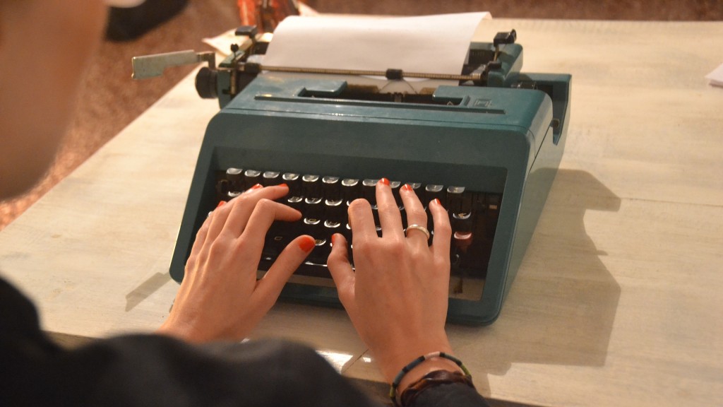 Sekretärin mit Schreibmaschine (Foto: pixabay)