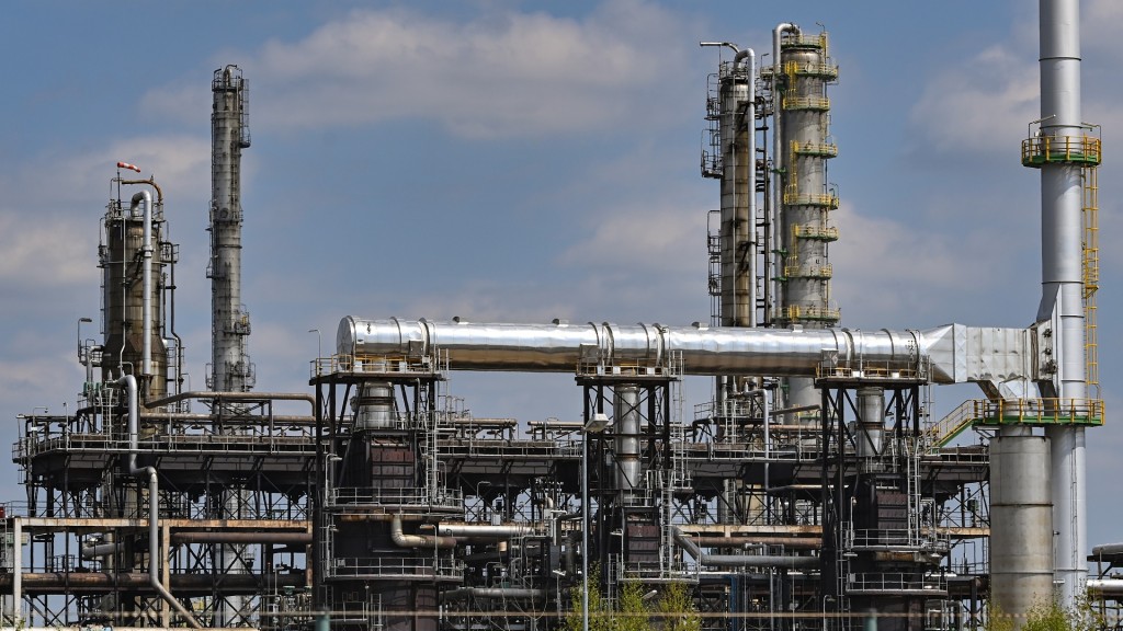 Anlagen auf dem Industriegelände einer Öl-Raffinerie
