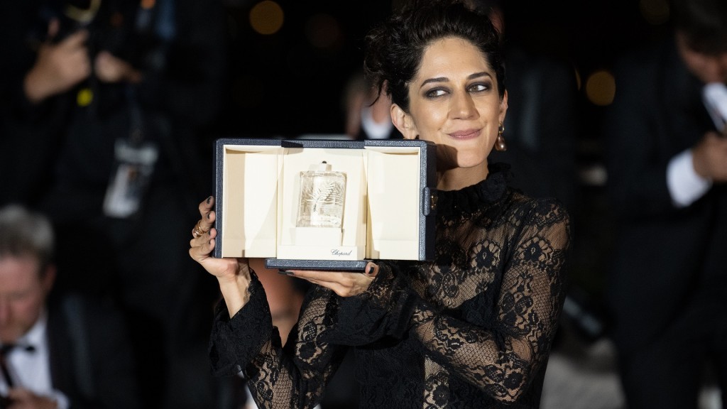 Zahra Amir Ebrahimi gewinnt die Goldene Palme als beste Schauspielerin für den Film 