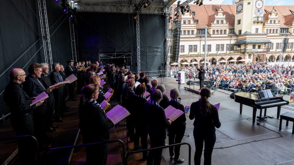 29. Mai 2022: Sängerinnen und Sänger des Kammerchores Chemnitz, des Landesjugendchores Sachsen und der Singgemeinschaft Großenhain traten zum Abschluss des Deutschen Chorfests auf dem Markt in Leipzig auf