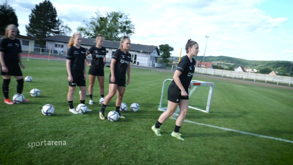 Foto: Saarländische Frauen-Mannschaft beim Training
