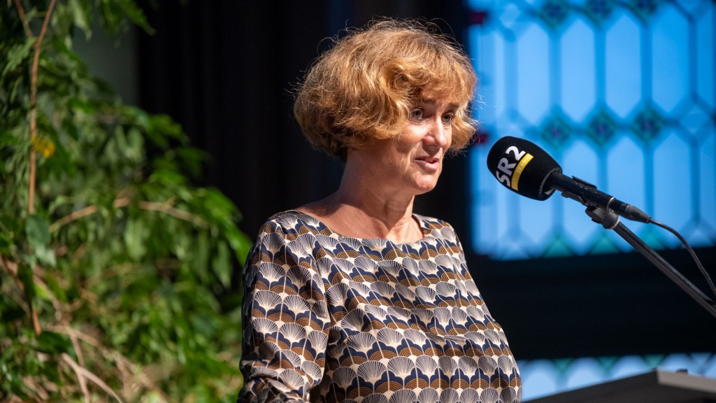 Helmlé-Preisträgerin 2022 Barbara Fontaine bei ihrer Danksagung