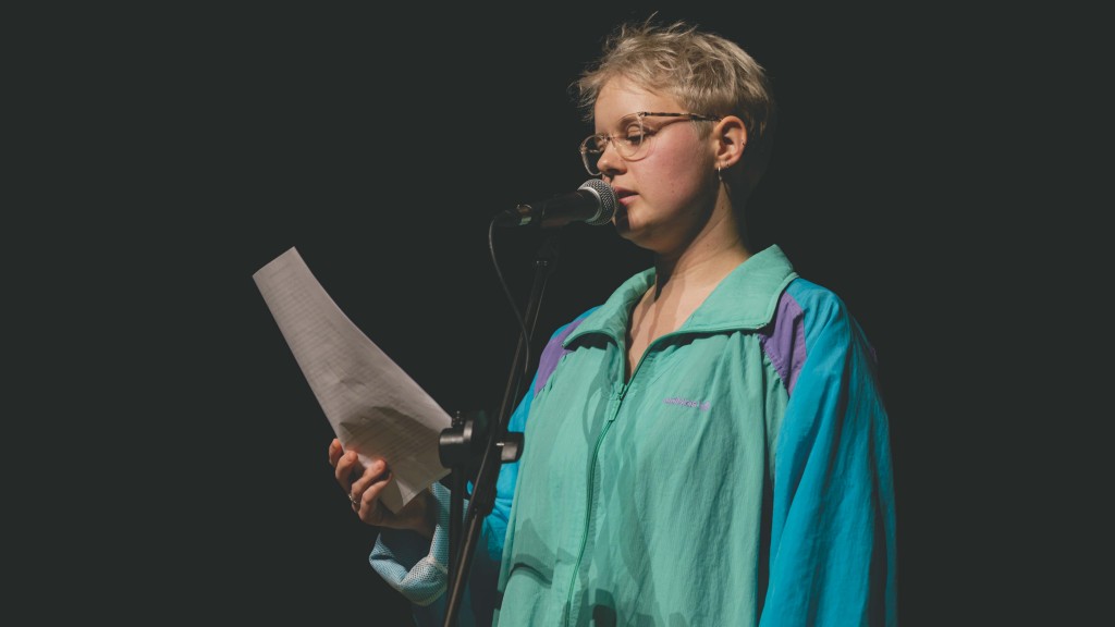 Clara Brill beim Poetry Slam 