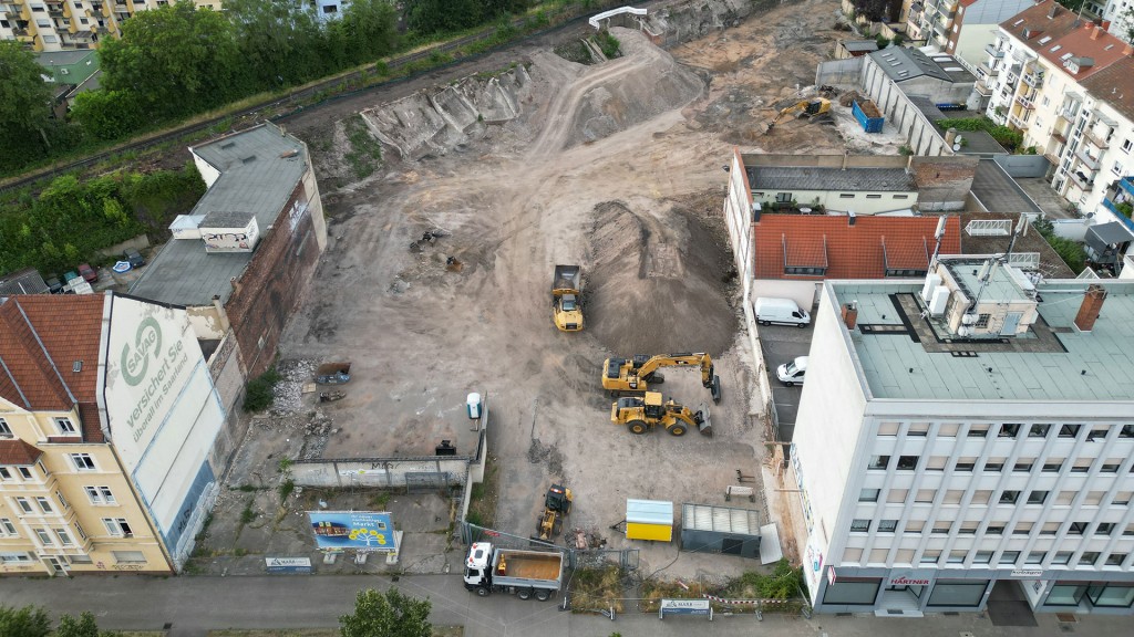 Foto: Luftaufnahme einer Baustelle in Saarbrücken, wo Fliegerbombe aus dem Zweiten Weltkrieg entdeckt wurde