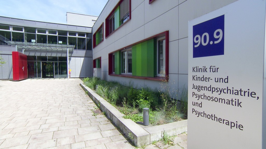Eingang der Kinder- und Jugendpsychiatrie der Uniklinik Homburg