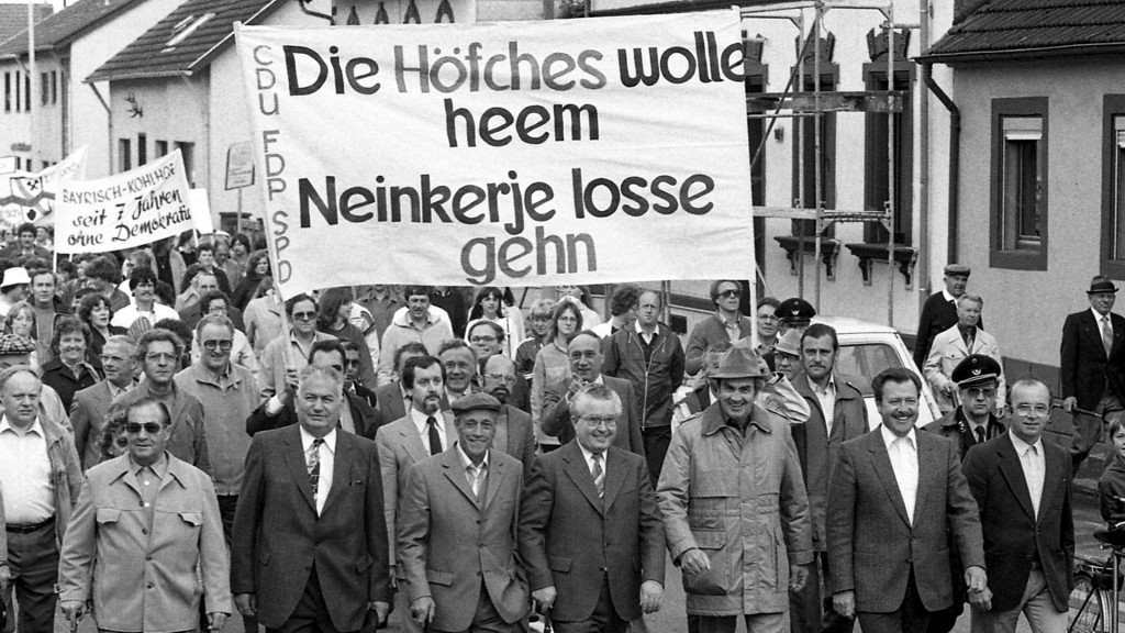 Foto: Menschen in Neunkirchen demonstrieren gegen Gebietsreform