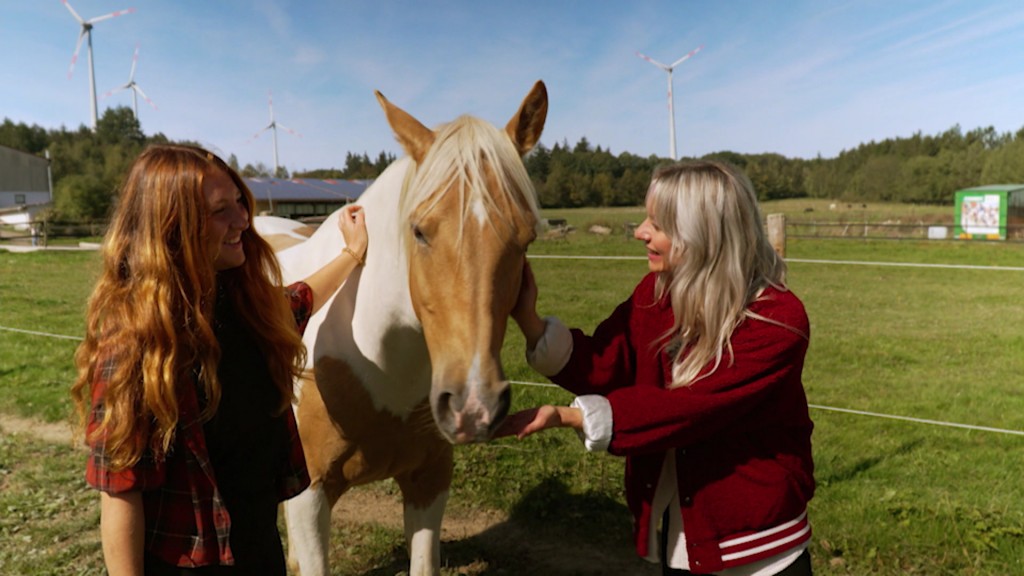Foto: Celina Fries mit einem Pony