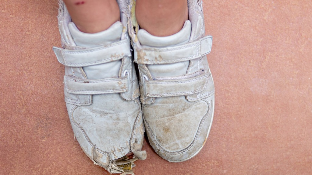 Foto: Ramponierte Schuhe eines Kindes