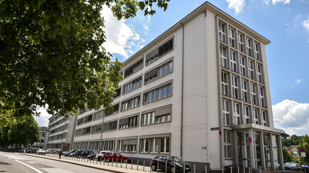 Das Gebäude der Finanzbehörden in Saarbrücken am Stadtgraben (Finanzamt und Finanzministerium)