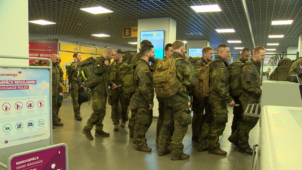Foto: Soldaten am Flughafen