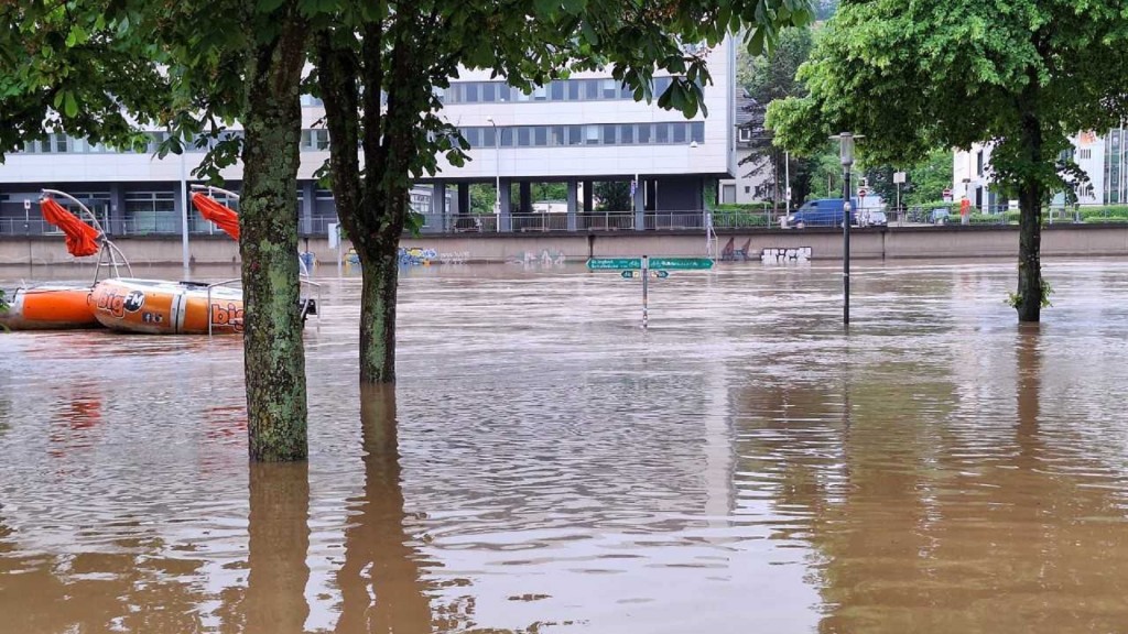 Hochwasser in Höhe der Hochschule für Musik Saar