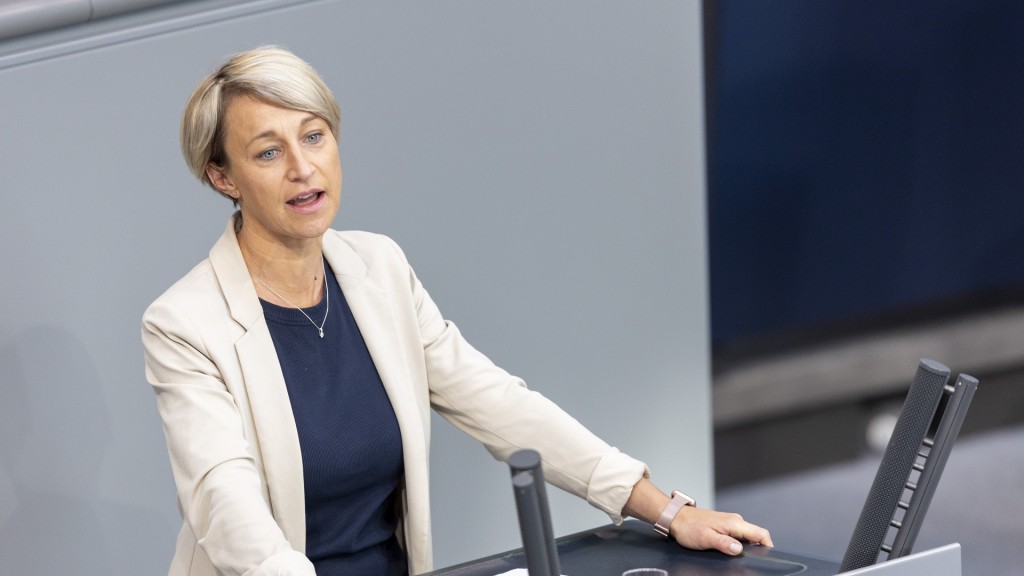 Nadine Schön spricht im Bundestag