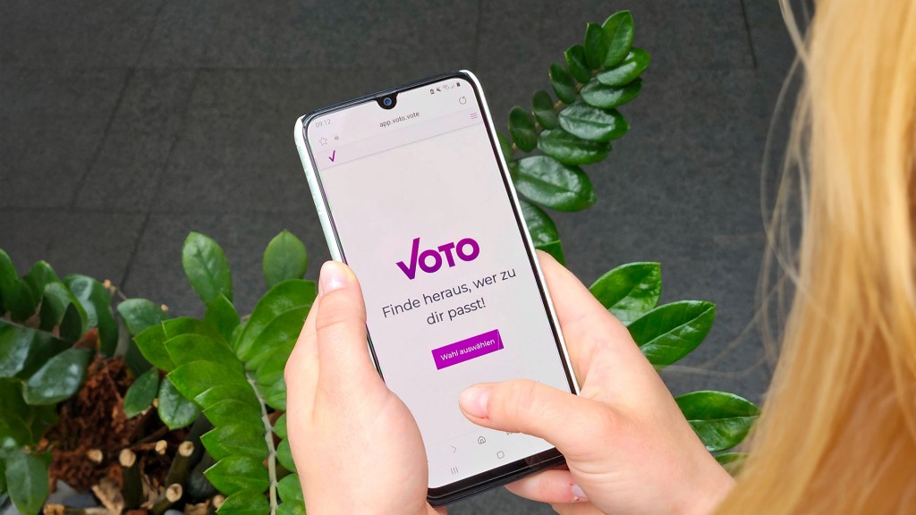 „Voto“ Online-Wahlhilfe für Merzig und Saarbrücken auf einem Smartphonedisplay