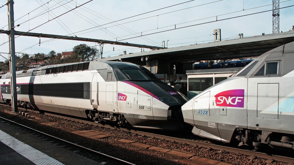 TGV am Bahnhof