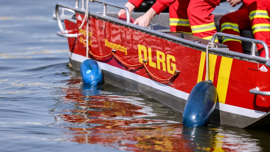 Ein Motorboot der DLRG-Wasserrettung