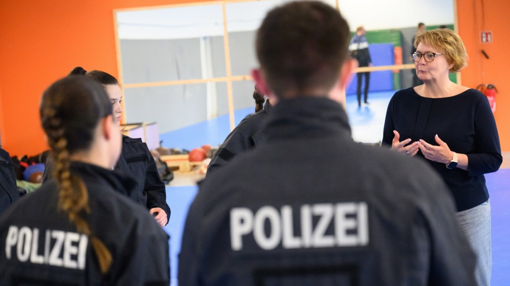 Polizeikommissaranwärterinnen im Trainingszentrum.