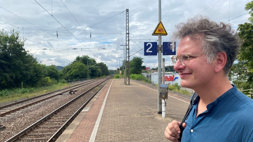 Tour de Friemel 2024: Michael Friemel am Bahnhof