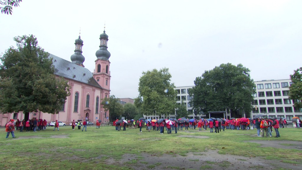 Foto: Tadano-Angestellte demonstrieren in Mainz