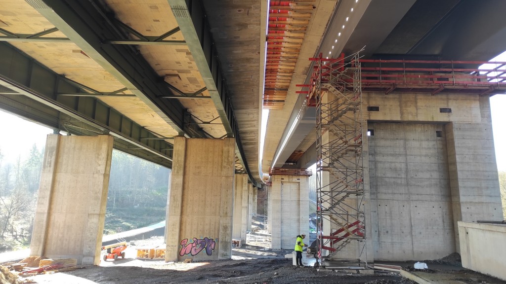 Arbeiten an der Grumbachtalbrücke 