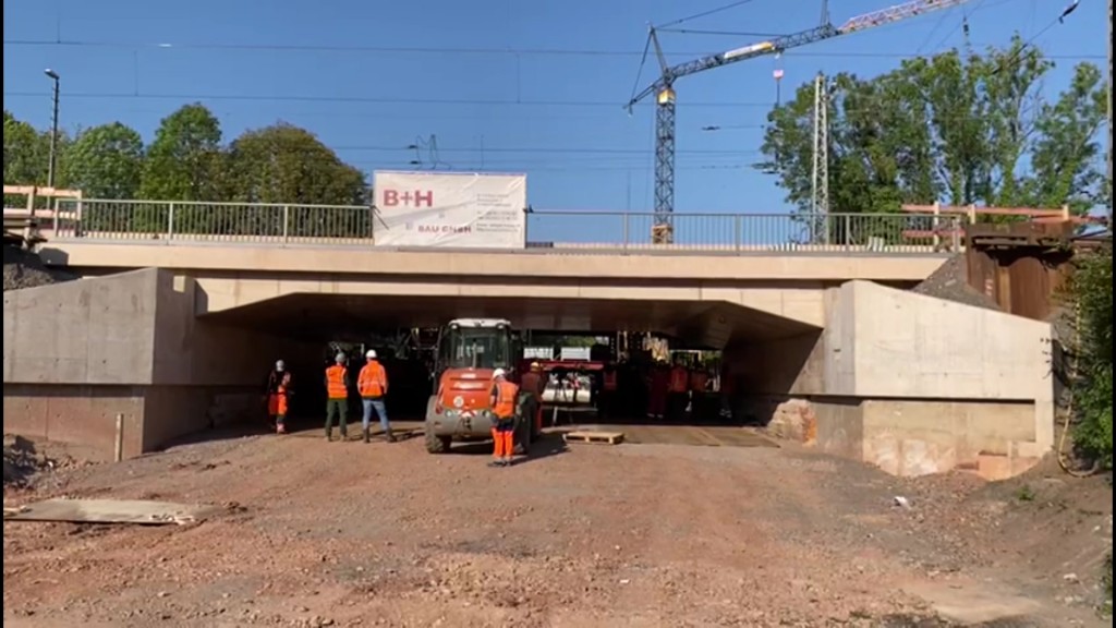 Foto: Bauarbeiten an der Eisenbahnbrücke