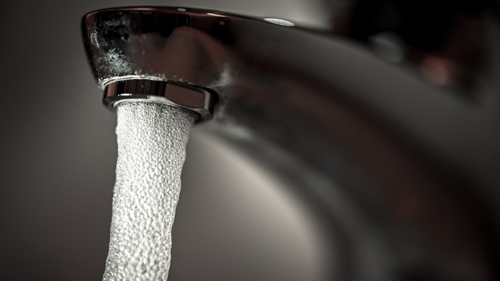 Foto: Trinkwasser läuft aus einem Wasserhahn