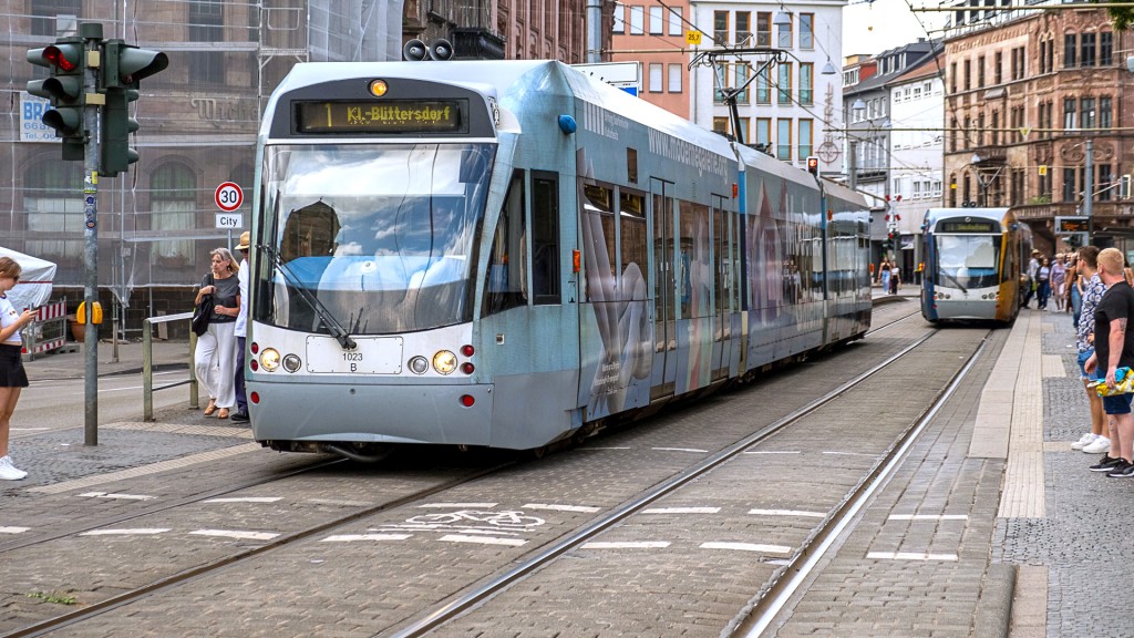 Züge der Saarbahn in Saarbrücken 