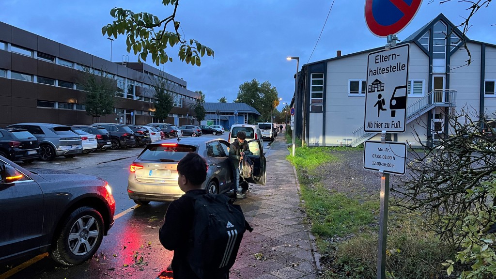 Die Elternhaltestelle am Max-Planck-Gymnasium in Saarlouis