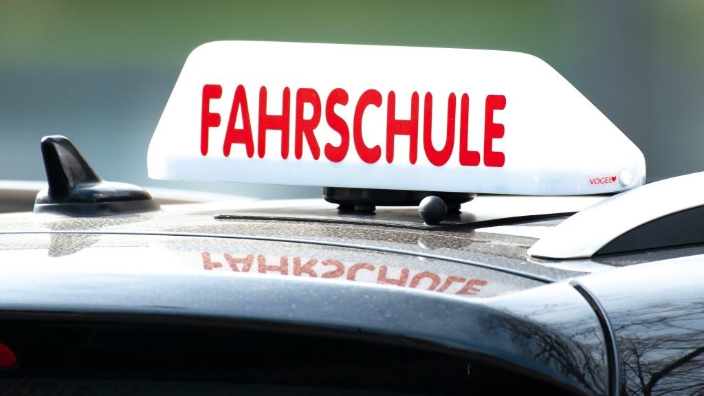 Fahrschul-Schrift auf einem Fahrzeug