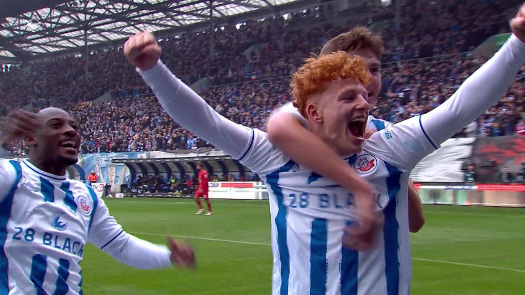 Foto: Hansa Rostock-Spieler Tim Krohn beim Torjubel