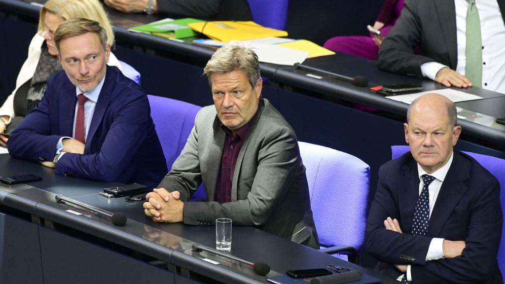 Christian Lindner, Robert Habeck und Olaf Scholz in der 193. Sitzung des Deutschen Bundestages im Reichstagsgebäude