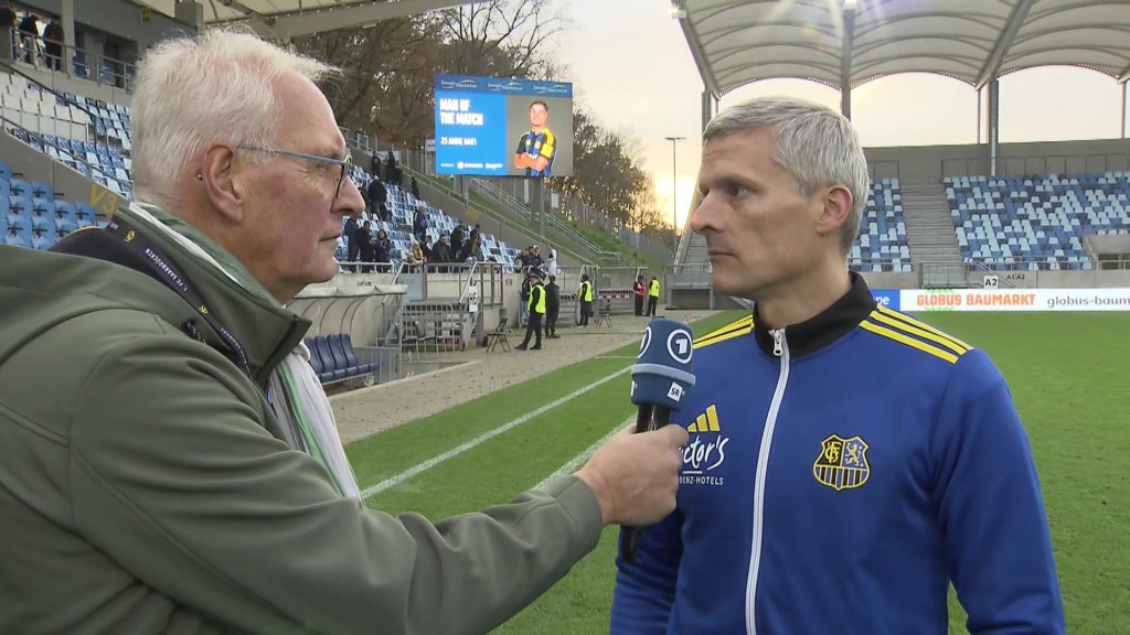 Foto: SR-Moderator Thomas Wollscheid im Interview mit FCS-Trainer Rüdiger Ziehl im Interview