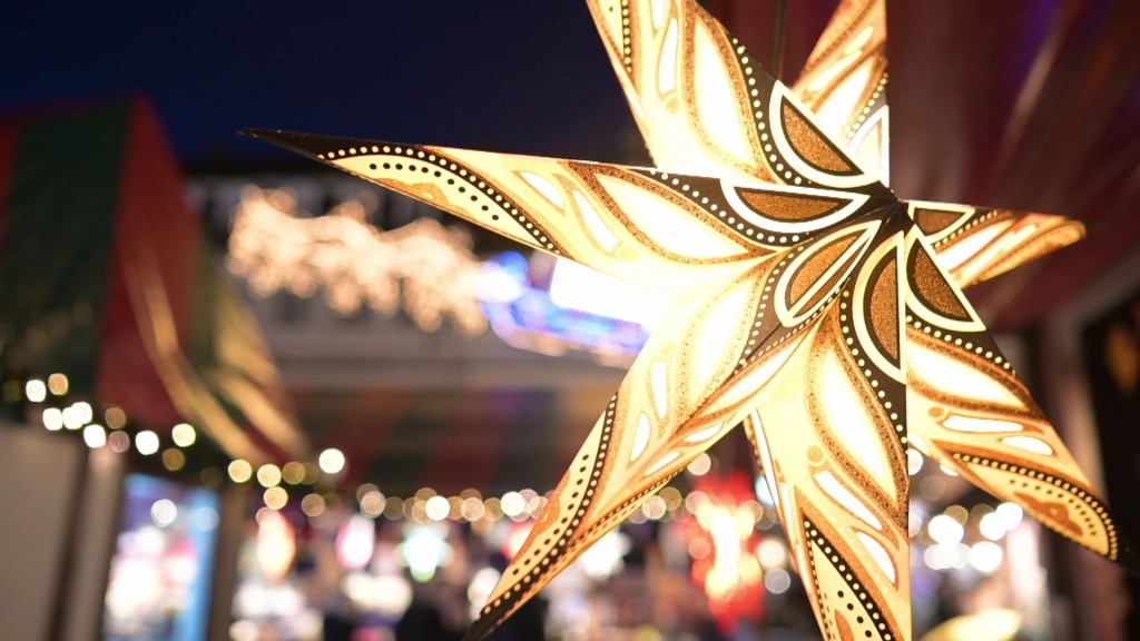 Foto: Ein Lichterstern auf einem Weihnachtsmarkt