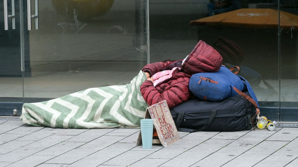 Foto: Mensch schläft auf Straße