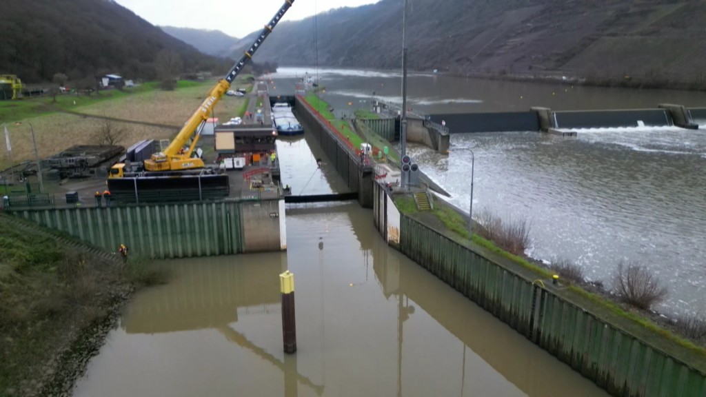 Foto: Wartende Schiffe auf der Mosel